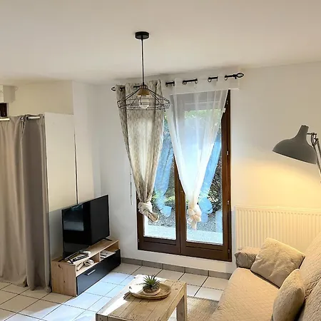 Joli Avec Jardin